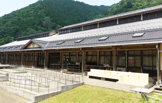 【兵庫県神崎郡神河町・教室内】8水槽設置